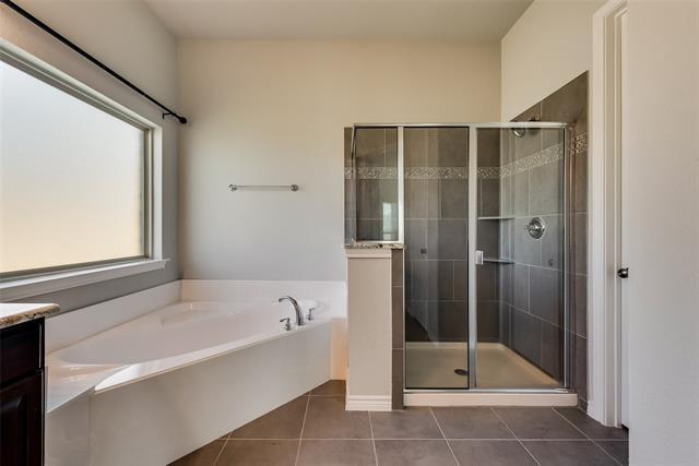 Building Photo - 9408 Lakeway Dr