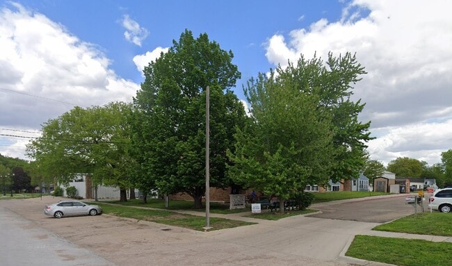 Building Photo - 123 S 11th St