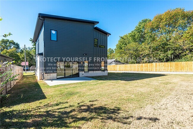 Building Photo - 956 Boone St