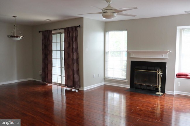 Building Photo - 237 Andover Pl