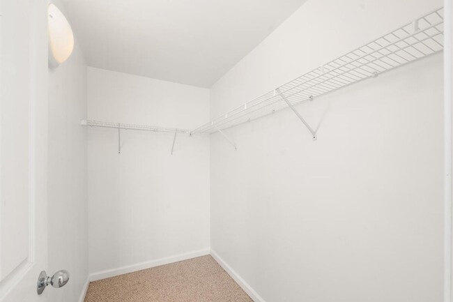 Building Photo - 2 Bedroom 2 Bathroom Upstairs Unit with Up...