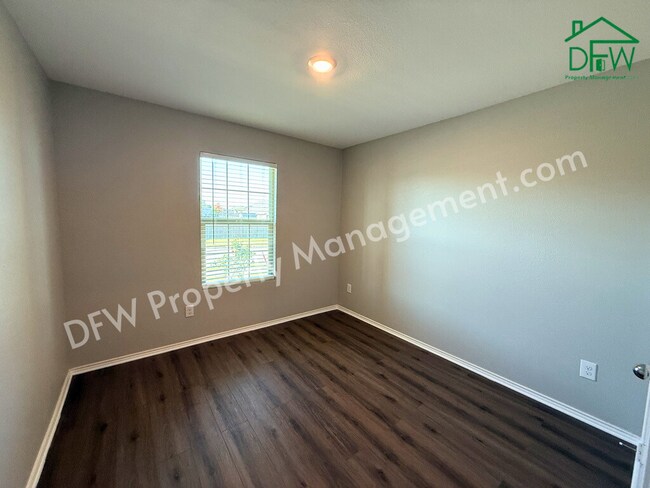 Building Photo - Modern 4-Bedroom Home with Island Kitchen & Spacious Backyard in Princeton!