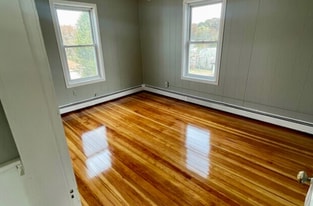 Building Photo - 576 Providence St