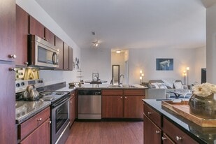 Building Photo - Aventura at Richmond