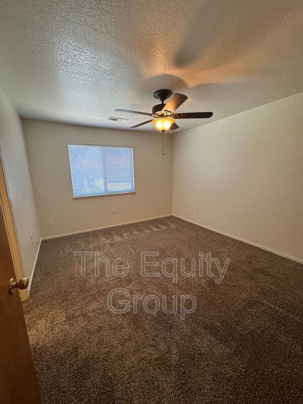 Building Photo - 5411 W Country Ave