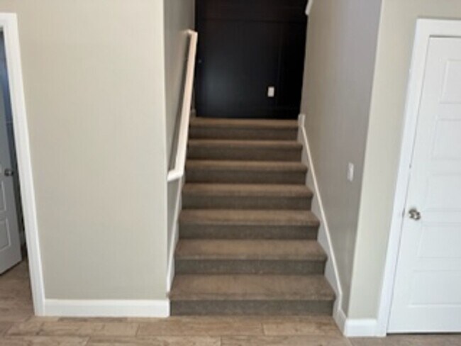 Building Photo - 4 Bedroom Condo With a Community Pool and ...