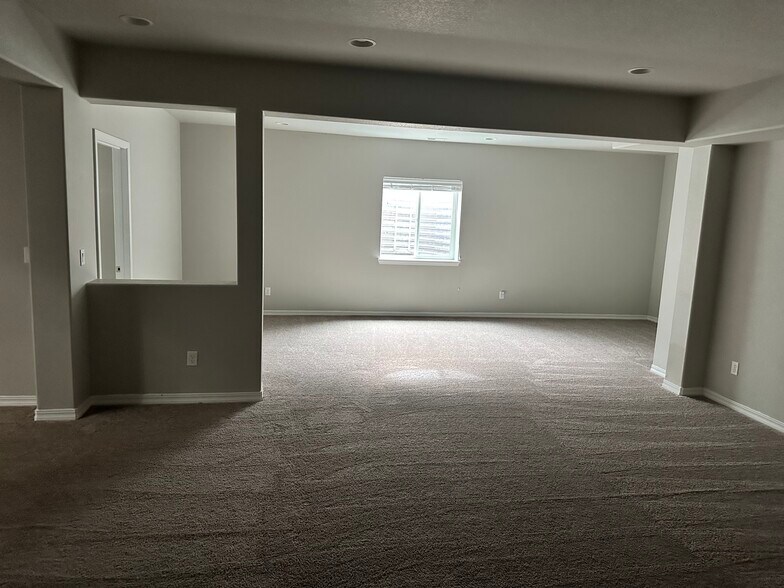 Building Photo - 17451 Leisure Lake Dr