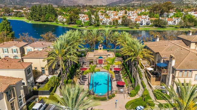 Building Photo - 205 Montana Del Lago Dr