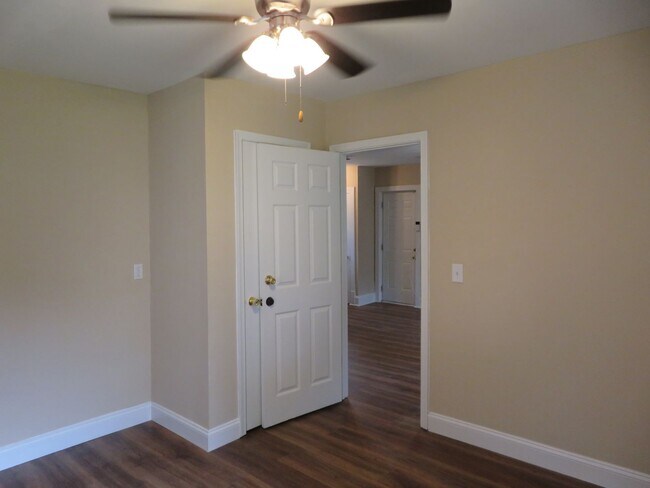 Building Photo - Newly renovated and updated home in Historic Petersburg.