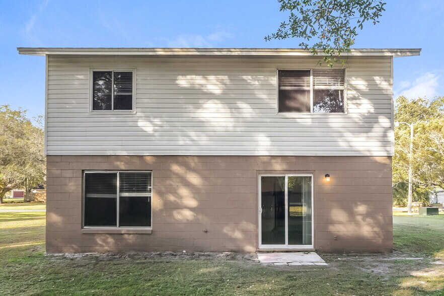 Building Photo - 1140 Windway Cir