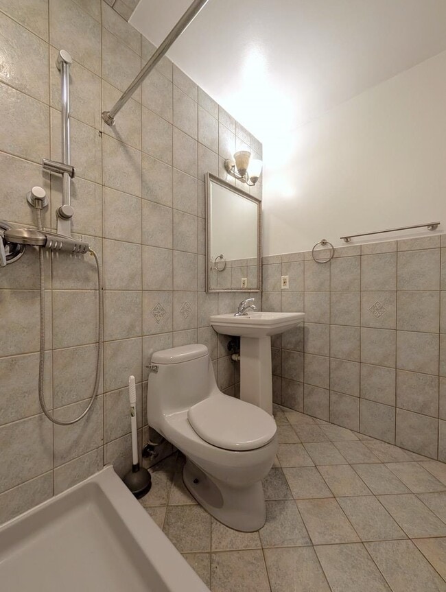 Building Photo - 136 Mercer St