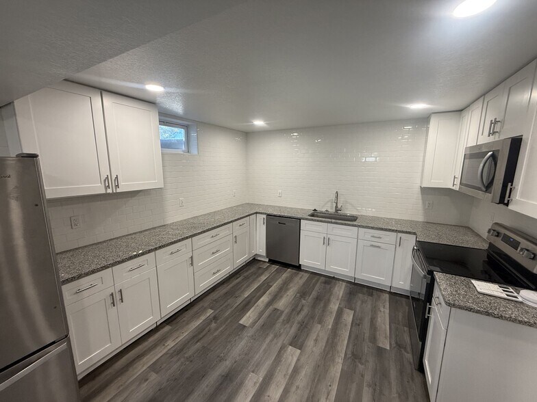 Building Photo - 7100 Avrum Dr