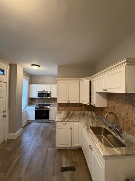 Building Photo - 409 S Shippen St