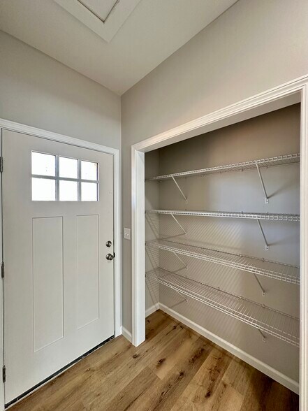 Building Photo - 210 Kinniard Rd