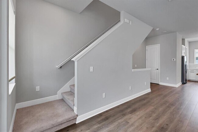 Building Photo - 2329 Lindstrom St