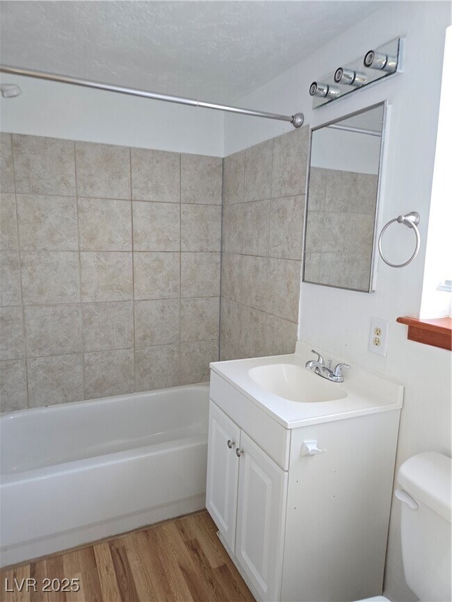 Building Photo - 633 Nevada Way