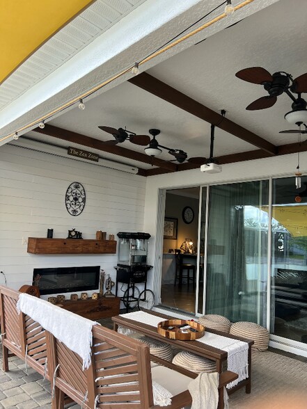 Building Photo - 1425 Clubman Dr