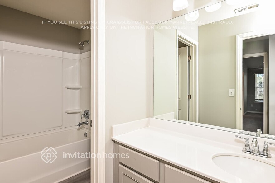 Building Photo - 4294 Woodsley Pl