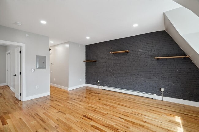 Building Photo - 405 Grand St