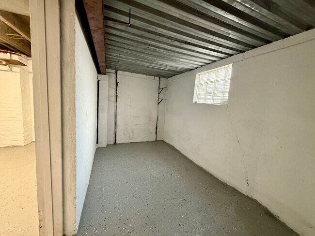 Building Photo - Updated 2BR townhouse with office now available!