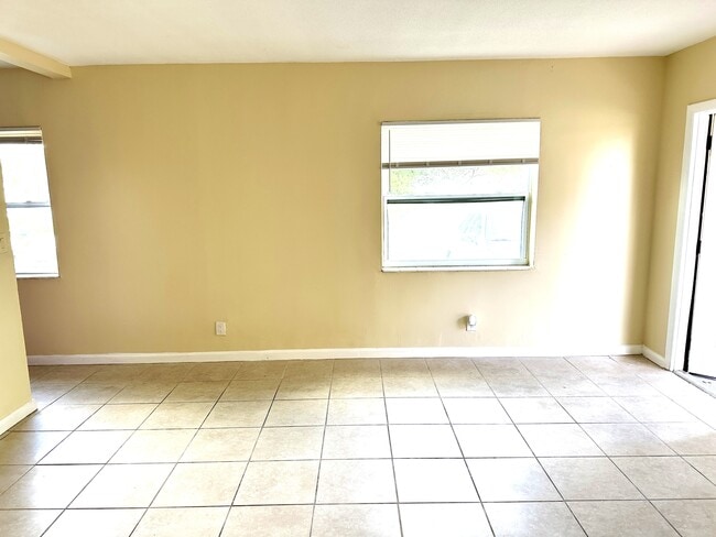 Building Photo - 240-260 NW 40th Ct