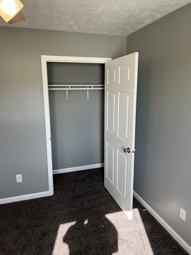 Building Photo - NP Rentals - 2321 W 18th St #3