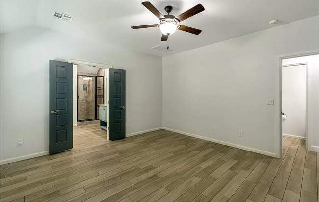 Building Photo - Stunning 3BD/2.5BTH Home in Mustang