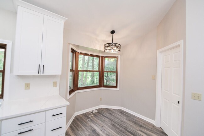 Building Photo - 3 bed 2 bath Home in Lakes of the Four Sea...