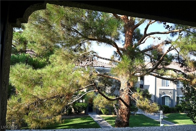 Building Photo - 10245 S Maryland Pkwy