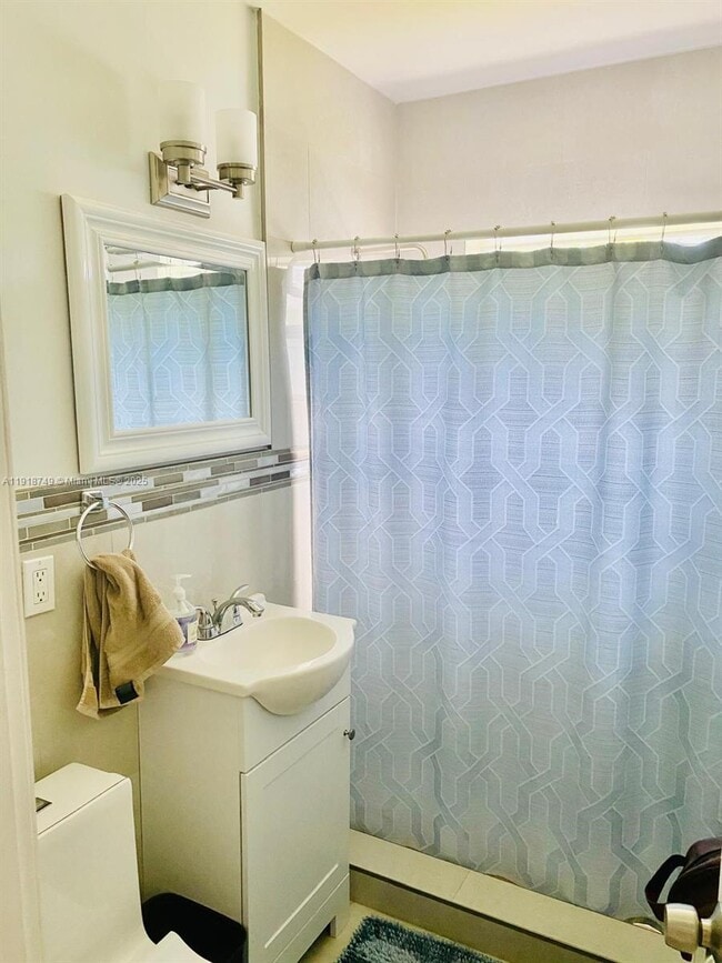 Building Photo - 1810 SW 22nd Ave