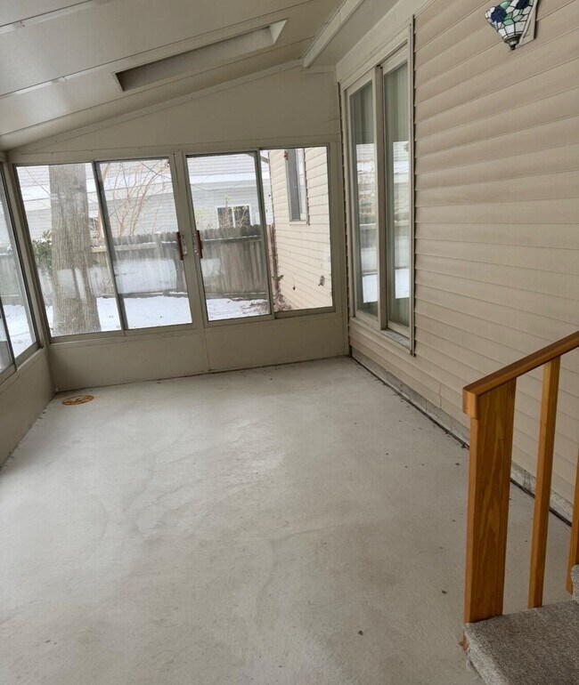 Building Photo - 33736 Hathaway