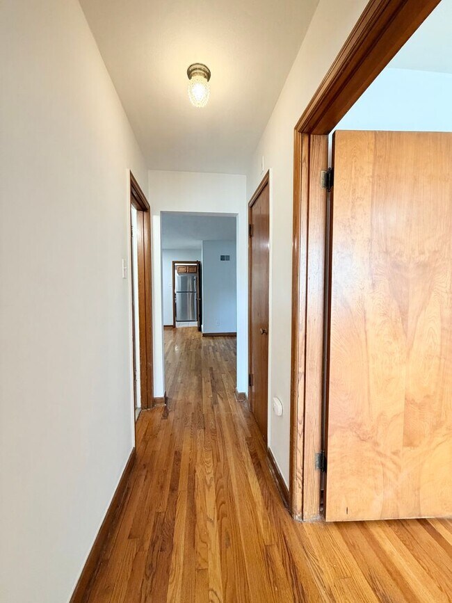 Building Photo - 5868 Robert Ave