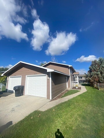 Primary Photo - 339 Aristocrat Dr
