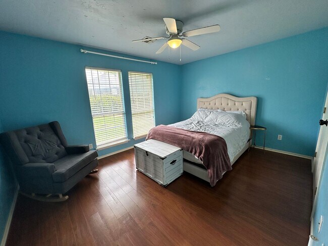 Building Photo - FOR RENT: Charming 4-Bedroom, 2-Bath Home ...