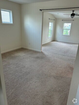 Building Photo - Massive, Newer 4 Bedroom Home in Pool Comm...