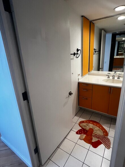 Building Photo - 60 N Beretania St