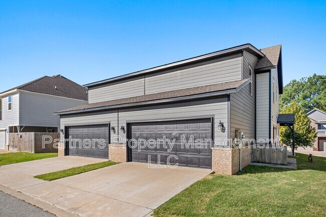 Building Photo - 4090 W Santa Maria Ln