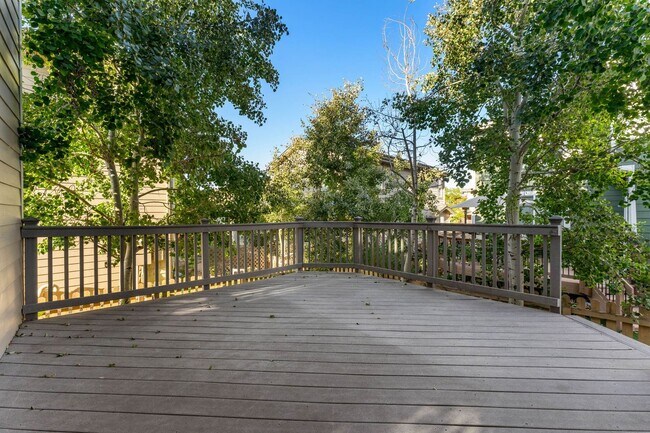 Building Photo - The Hearth of Highlands Ranch - 3bed + off...