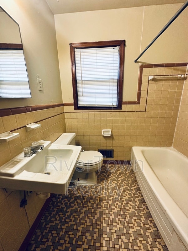 Building Photo - 1436 Whitney Ave