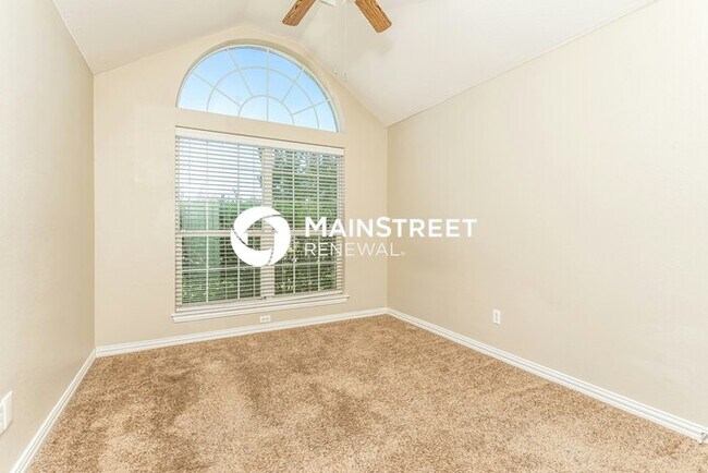 Building Photo - 3 Bedroom Pet-Friendly Home in Crowley, TX...