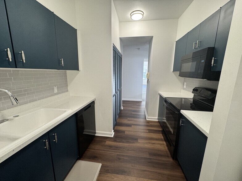 Building Photo - 5367 Pershing Ave