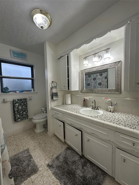 Building Photo - 1111 Doral Ln