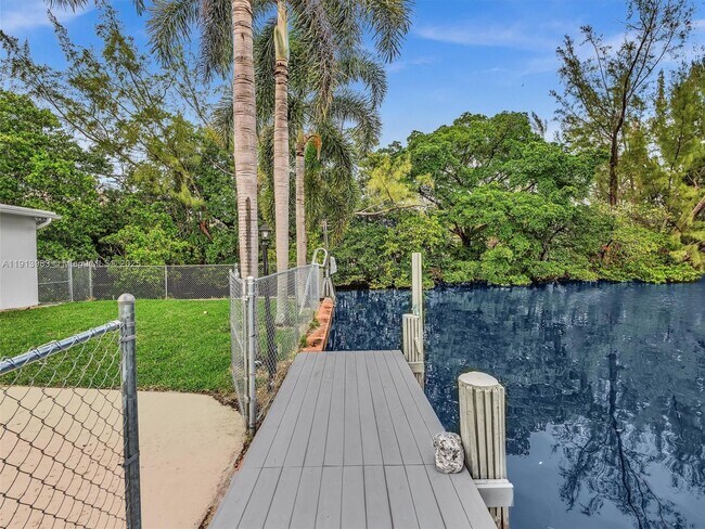 Building Photo - 4500 SW 42nd Terrace