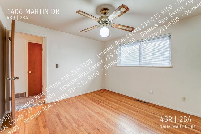 Building Photo - 1406 Martin Dr