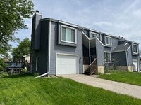 Building Photo - 2 BR, 1.5 BA Clive split level duplex.  Deck and one car attached garage.