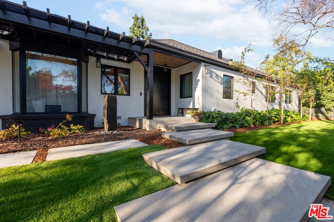 Building Photo - 1095 Chula Vista Pl