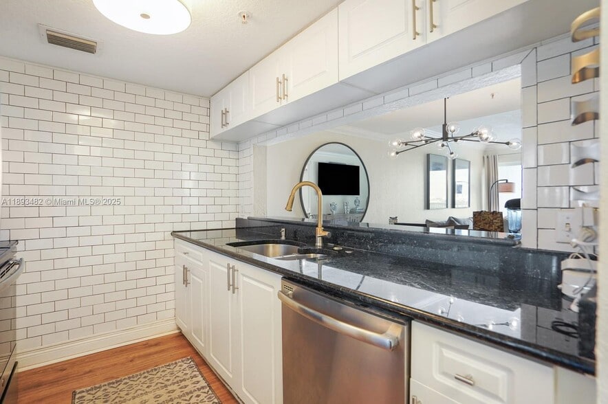 Building Photo - 280 SW 20th Rd