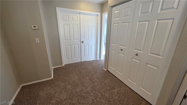 Building Photo - 5769 Old Colony Dr