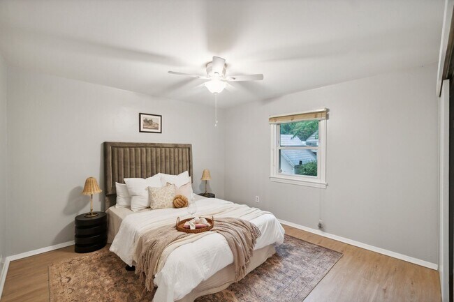 Building Photo - Charming Updated 4BR/2BA Cape Cod in Twinbrook- Rockville