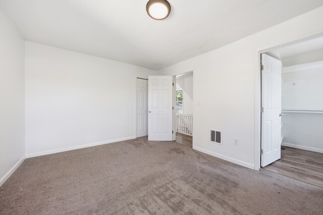 Building Photo - 332 Elm Rd